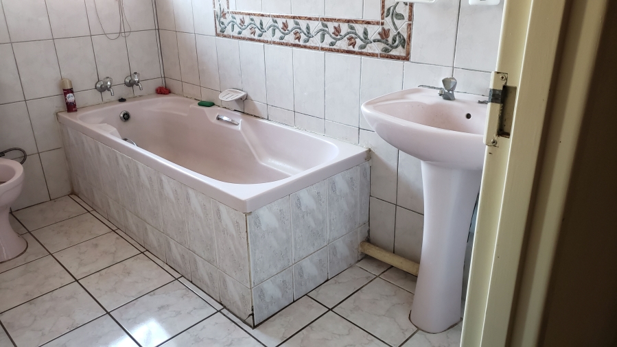 3 Bedroom Property for Sale in Geelhoutpark North West